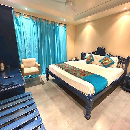 The Pinky Villa - Heritage Boutique Suites Ню Делхи Екстериор снимка