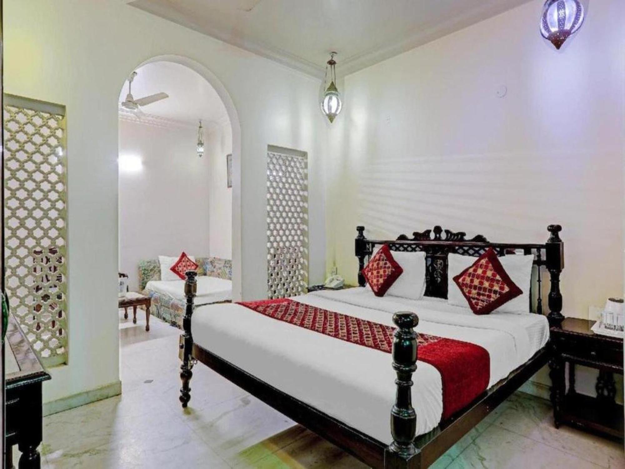 The Pinky Villa - Heritage Boutique Suites Ню Делхи Екстериор снимка
