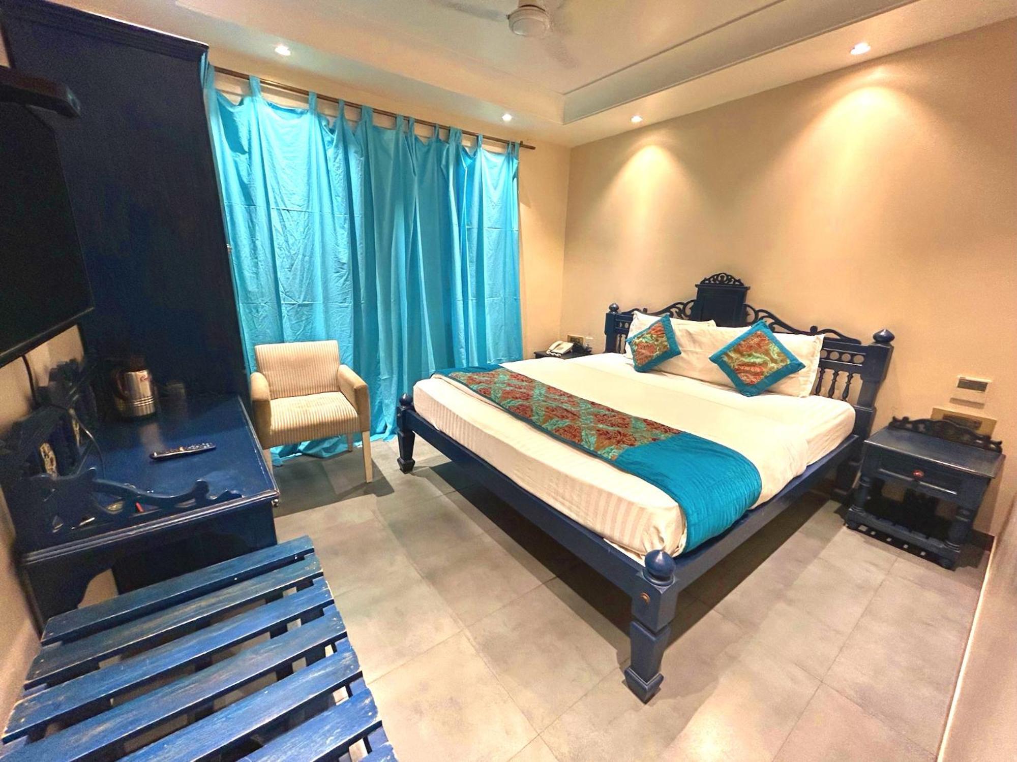The Pinky Villa - Heritage Boutique Suites Ню Делхи Екстериор снимка