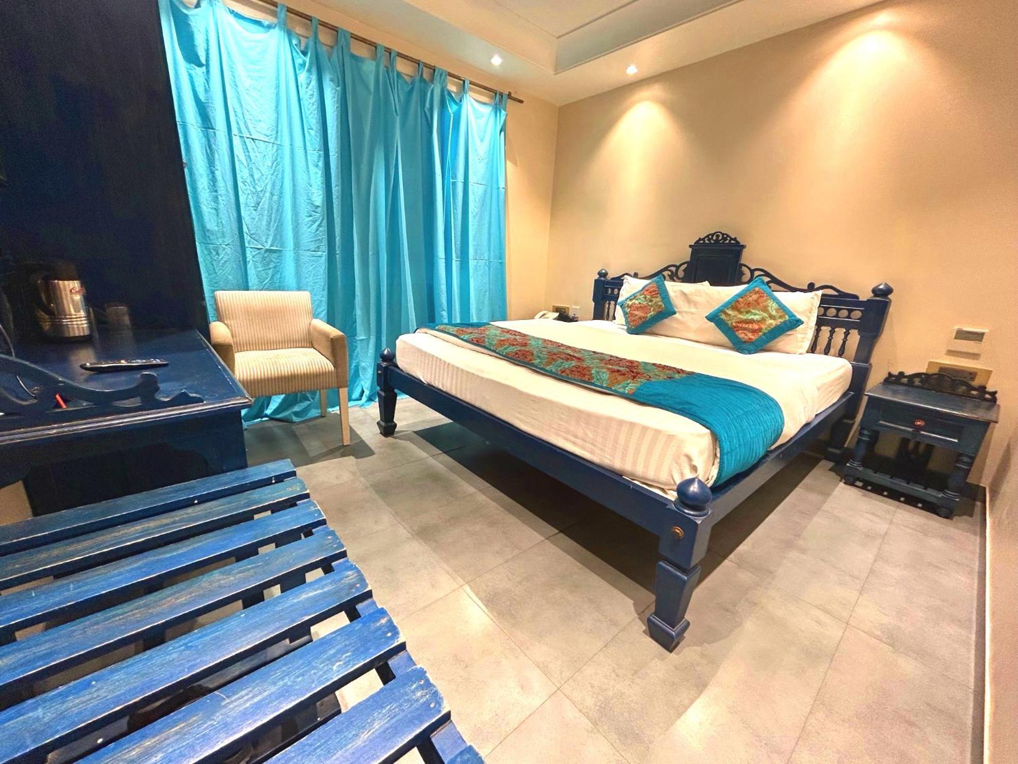 The Pinky Villa - Heritage Boutique Suites Ню Делхи Екстериор снимка