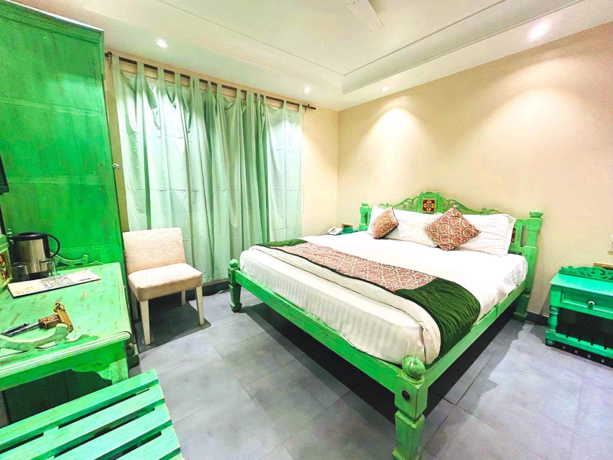 The Pinky Villa - Heritage Boutique Suites Ню Делхи Екстериор снимка