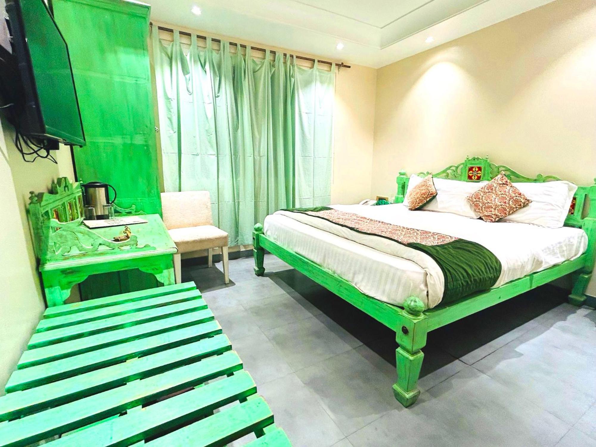 The Pinky Villa - Heritage Boutique Suites Ню Делхи Екстериор снимка