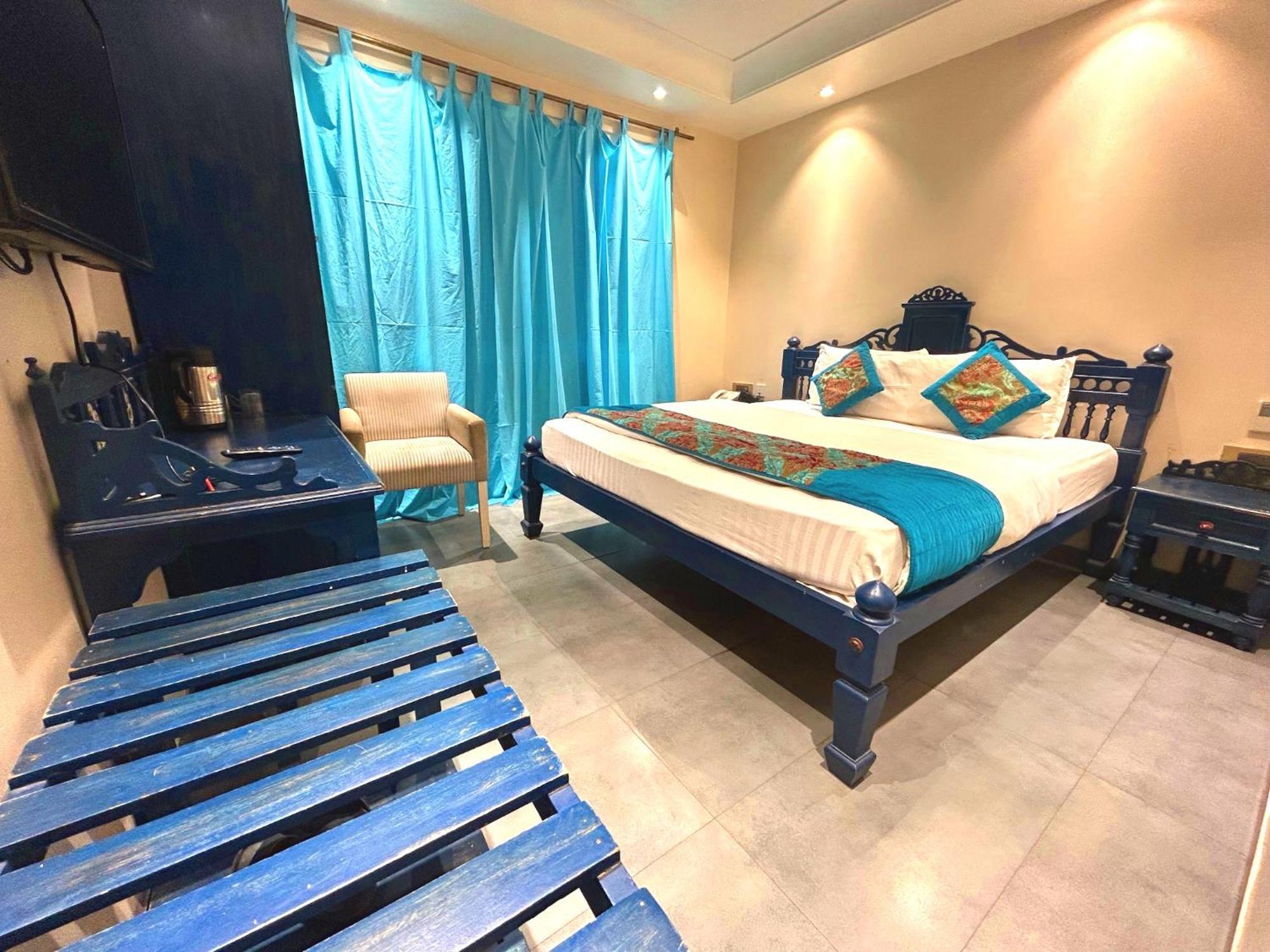 The Pinky Villa - Heritage Boutique Suites Ню Делхи Екстериор снимка