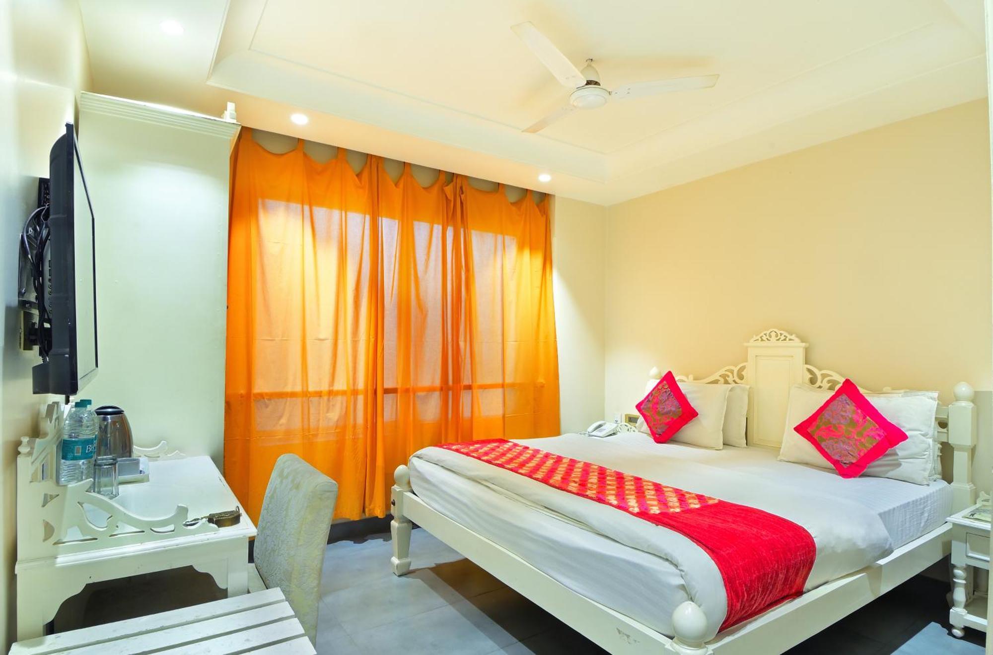 The Pinky Villa - Heritage Boutique Suites Ню Делхи Екстериор снимка