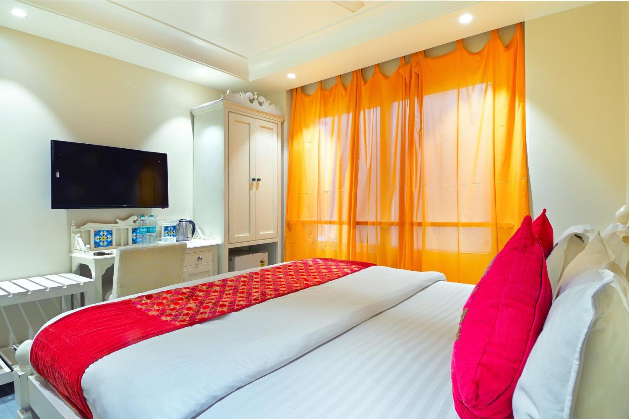 The Pinky Villa - Heritage Boutique Suites Ню Делхи Екстериор снимка