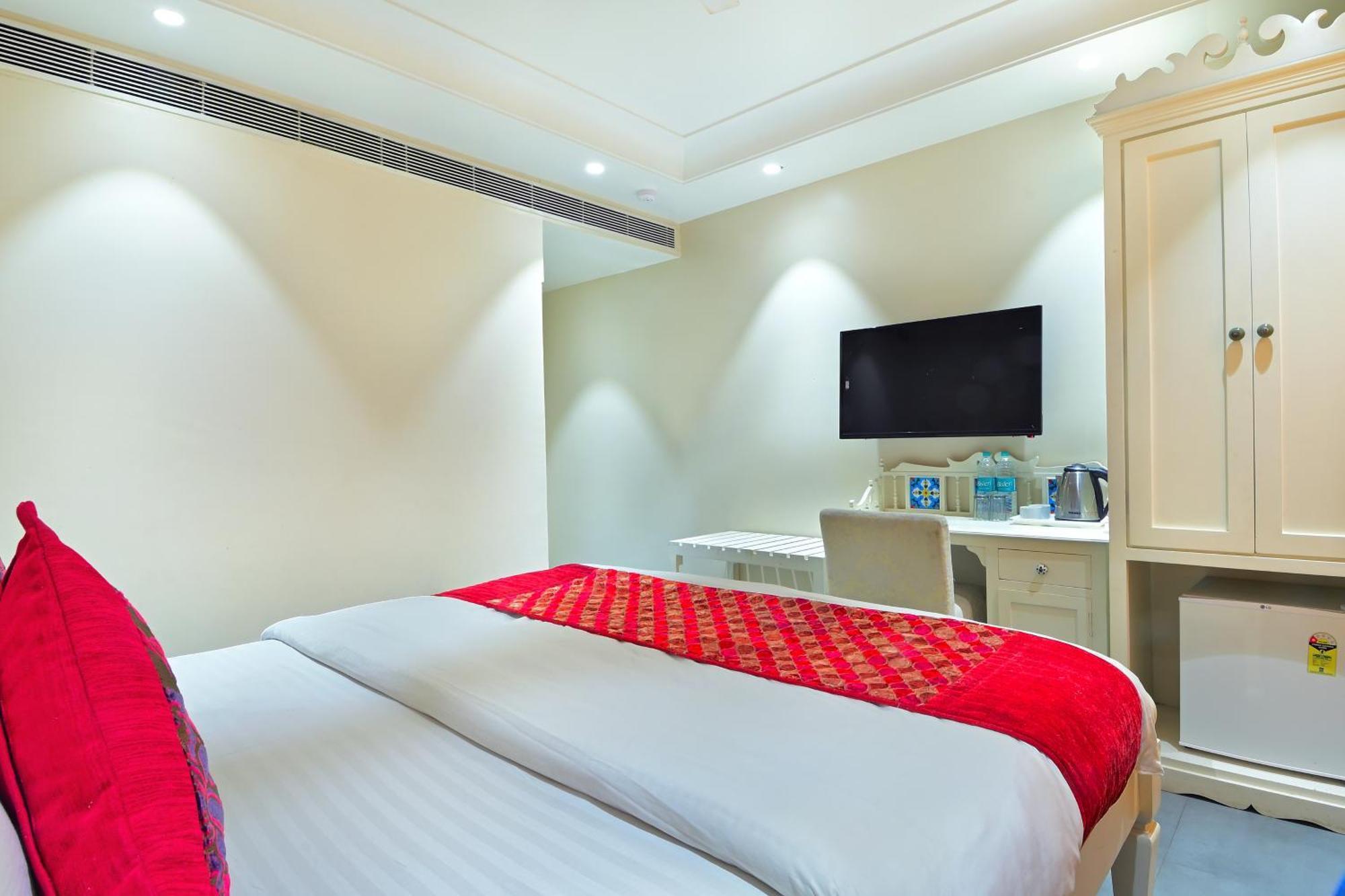 The Pinky Villa - Heritage Boutique Suites Ню Делхи Екстериор снимка