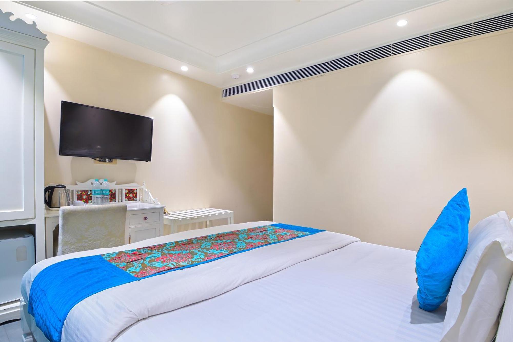 The Pinky Villa - Heritage Boutique Suites Ню Делхи Екстериор снимка