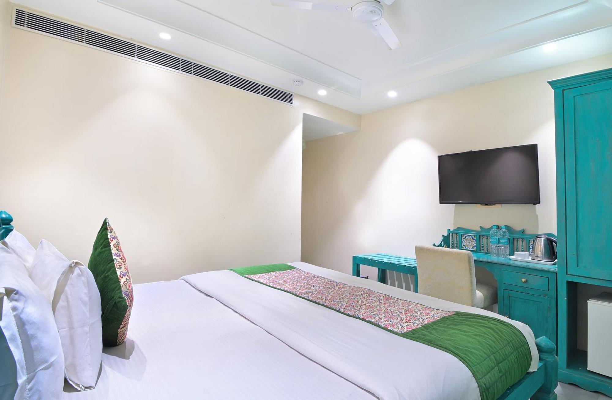 The Pinky Villa - Heritage Boutique Suites Ню Делхи Екстериор снимка
