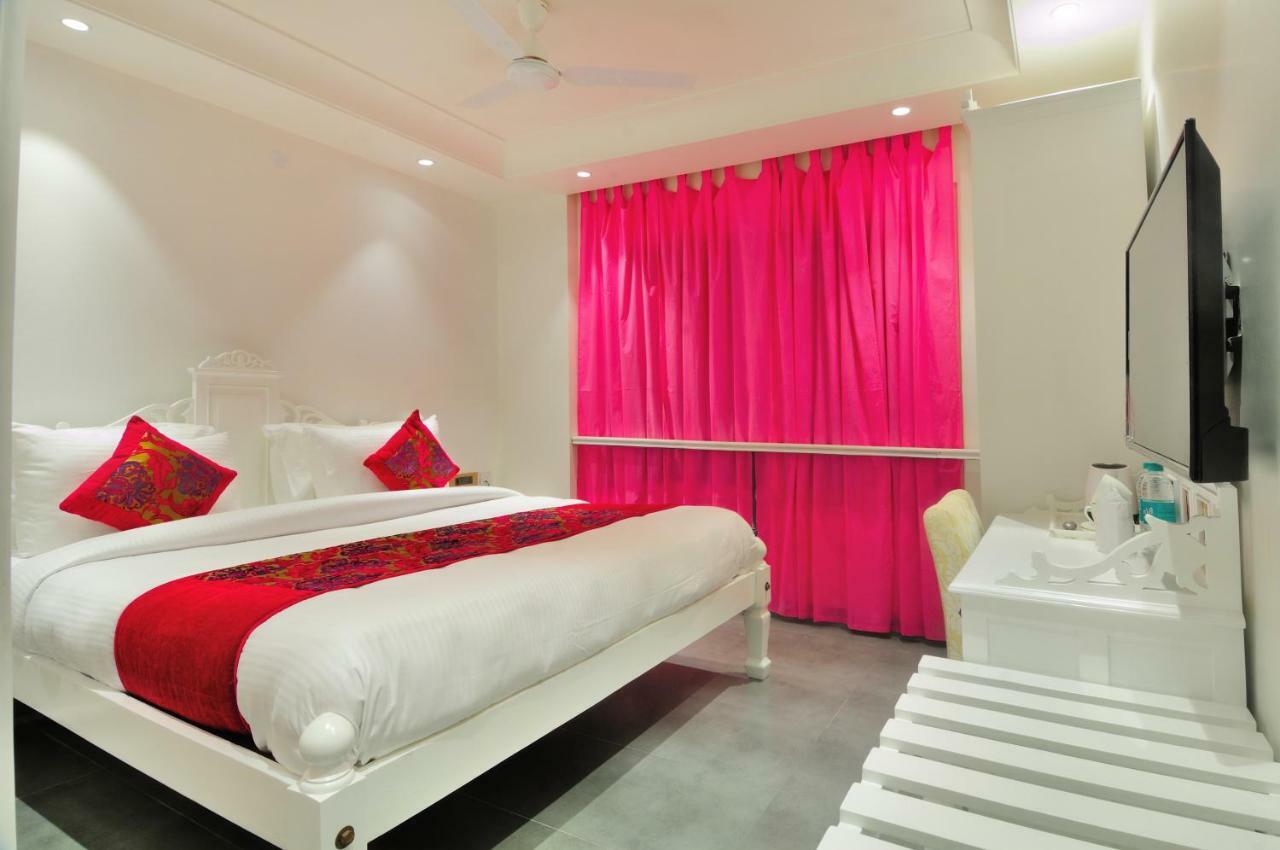 The Pinky Villa - Heritage Boutique Suites Ню Делхи Екстериор снимка