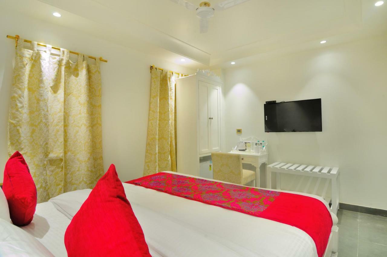 The Pinky Villa - Heritage Boutique Suites Ню Делхи Екстериор снимка