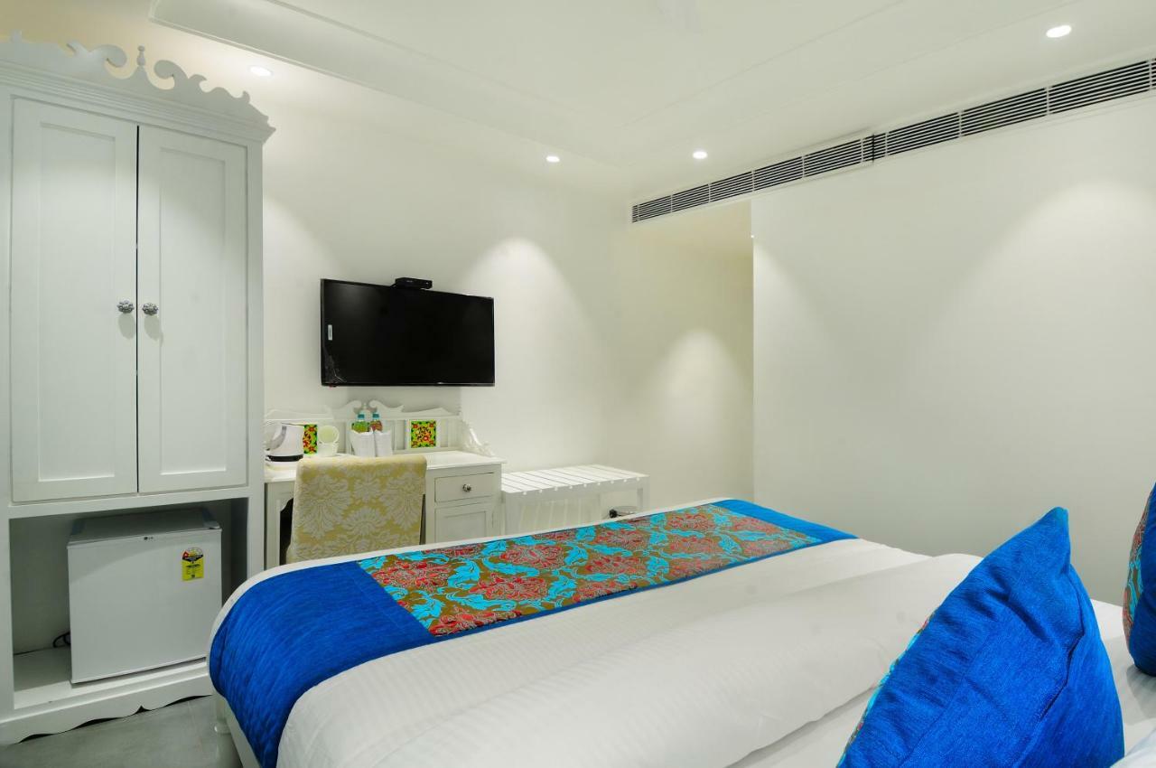 The Pinky Villa - Heritage Boutique Suites Ню Делхи Екстериор снимка