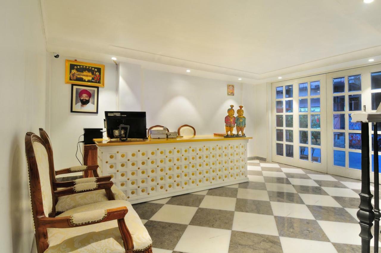 The Pinky Villa - Heritage Boutique Suites Ню Делхи Екстериор снимка