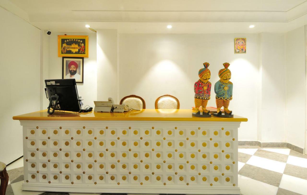 The Pinky Villa - Heritage Boutique Suites Ню Делхи Екстериор снимка