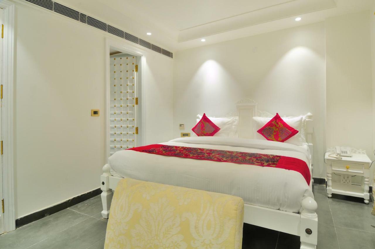 The Pinky Villa - Heritage Boutique Suites Ню Делхи Екстериор снимка
